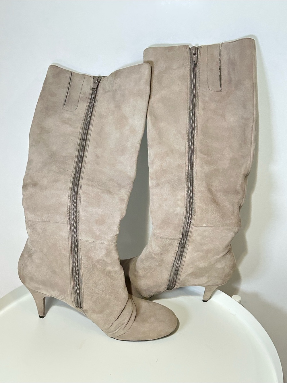 Nine West Suede Taupe Knee High Slouchy Kitten Heel Boots Size 8 - Picture 2 of 10